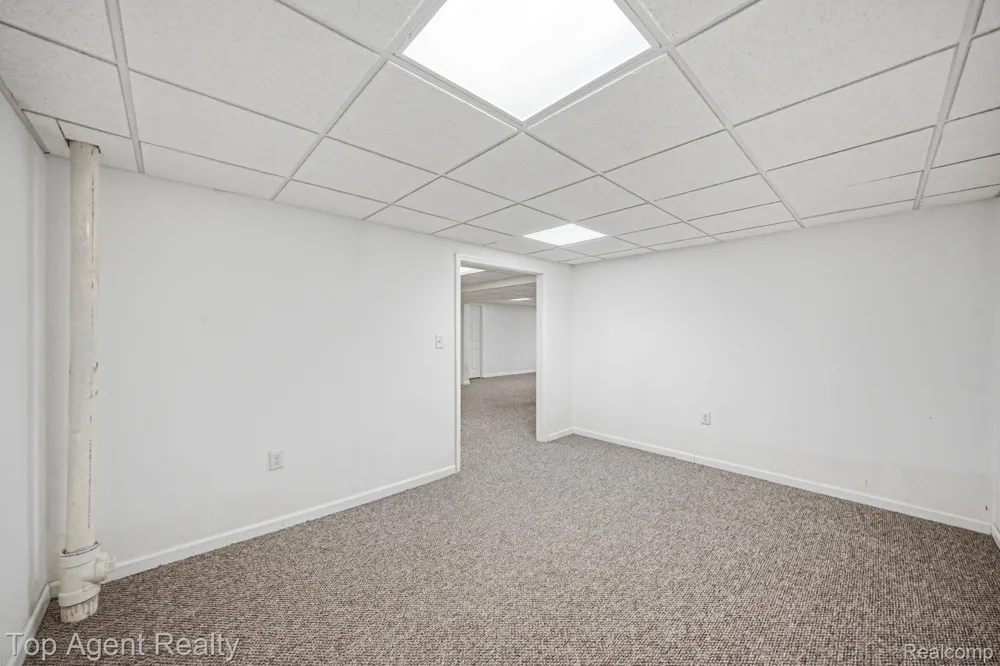 5045 Shady Creek Drive Troy City, MI 48085