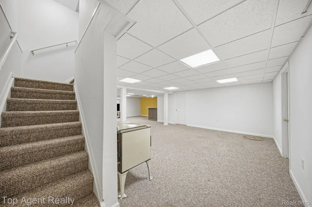 5045 Shady Creek Drive Troy City, MI 48085