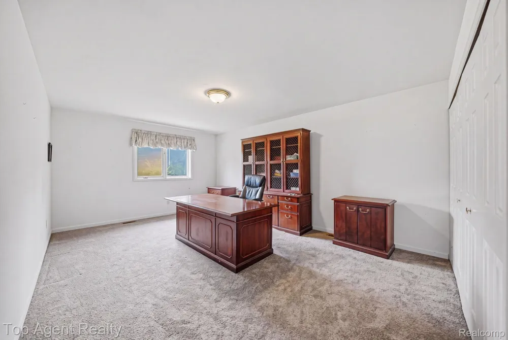 5045 Shady Creek Drive Troy City, MI 48085