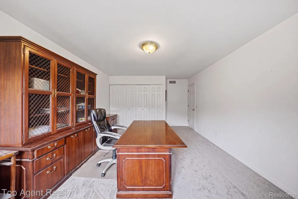 5045 Shady Creek Drive Troy City, MI 48085