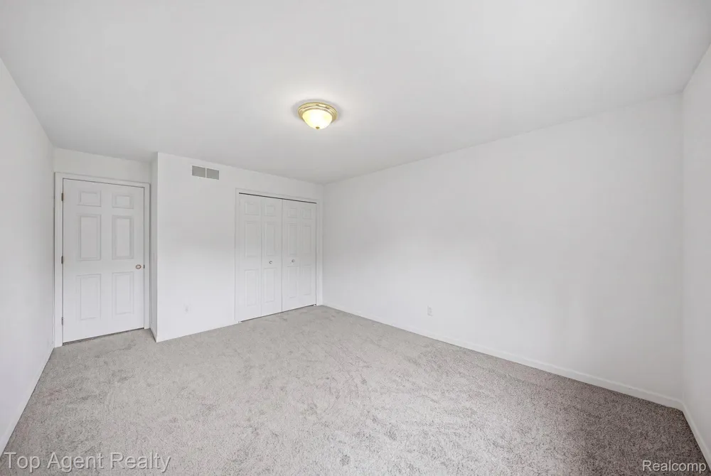 5045 Shady Creek Drive Troy City, MI 48085