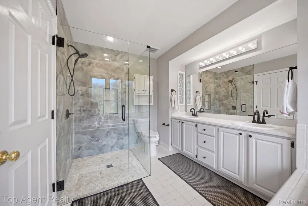 5045 Shady Creek Drive Troy City, MI 48085