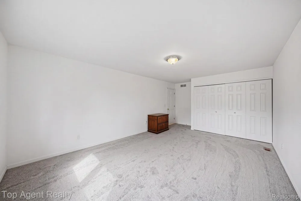 5045 Shady Creek Drive Troy City, MI 48085