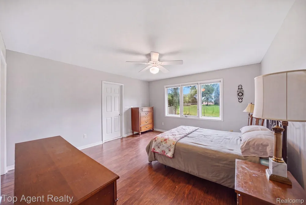 5045 Shady Creek Drive Troy City, MI 48085