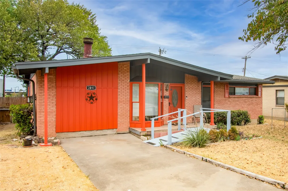2251 Myrtlewood Drive Dallas, TX 75232