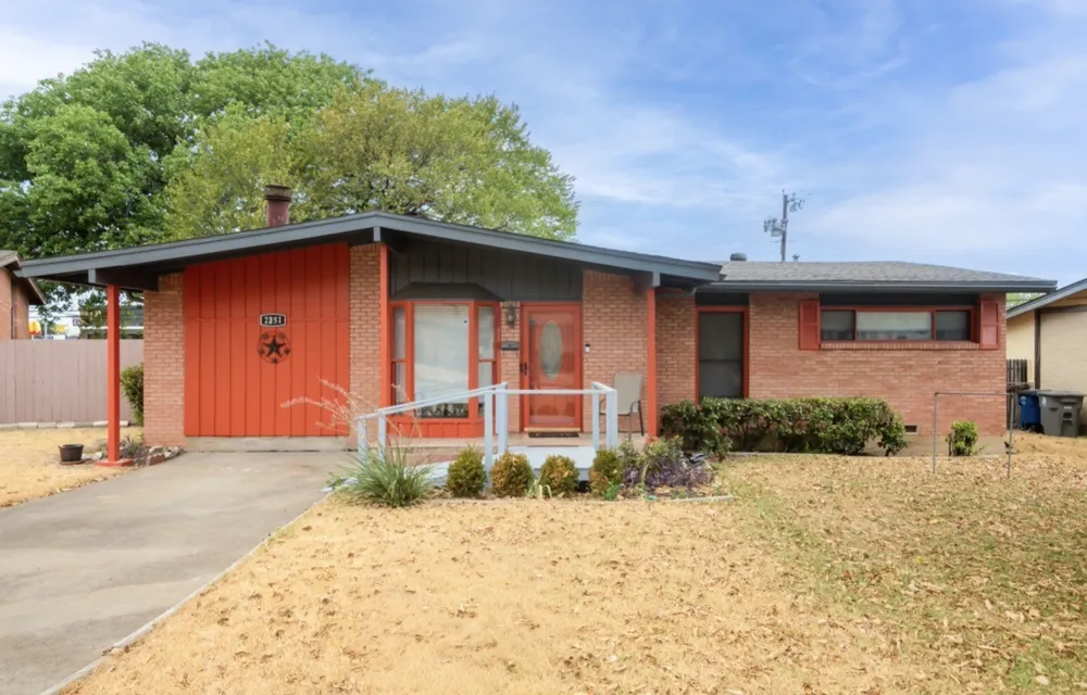 2251 Myrtlewood Drive Dallas, TX 75232