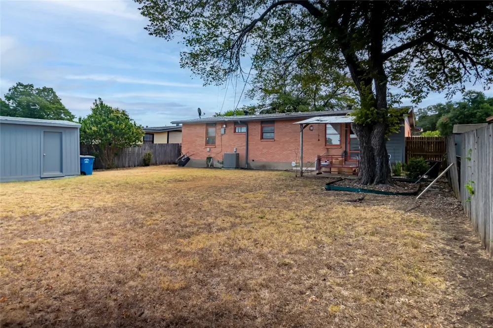 2251 Myrtlewood Drive Dallas, TX 75232