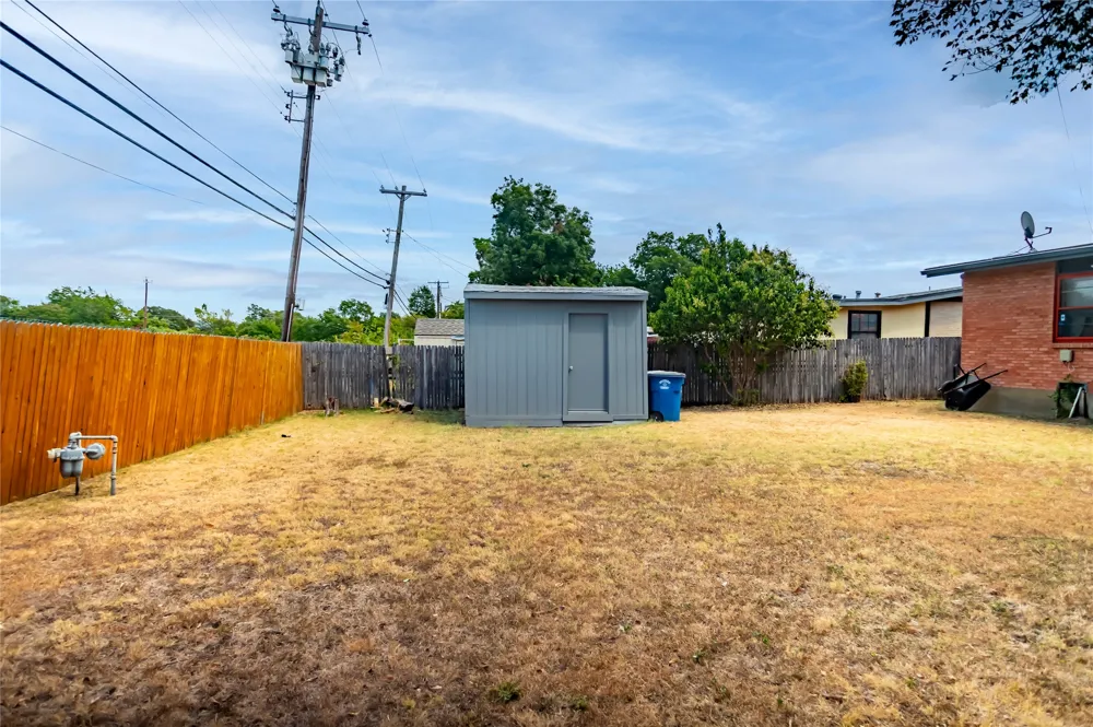 2251 Myrtlewood Drive Dallas, TX 75232