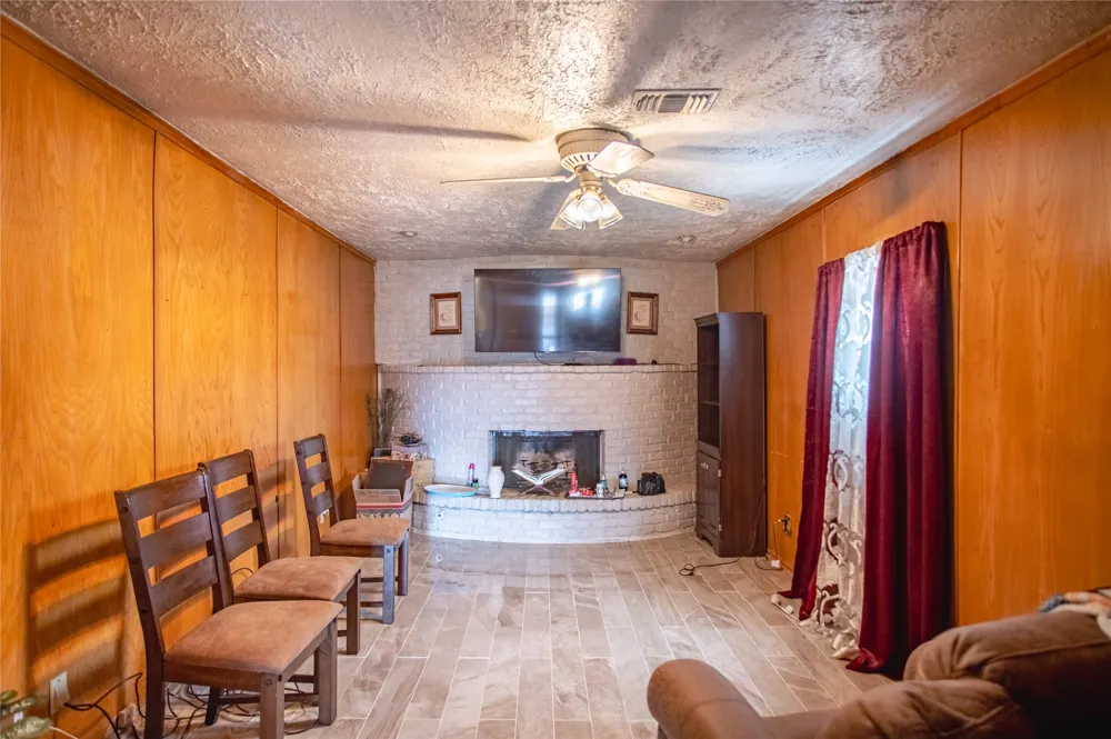 2251 Myrtlewood Drive Dallas, TX 75232