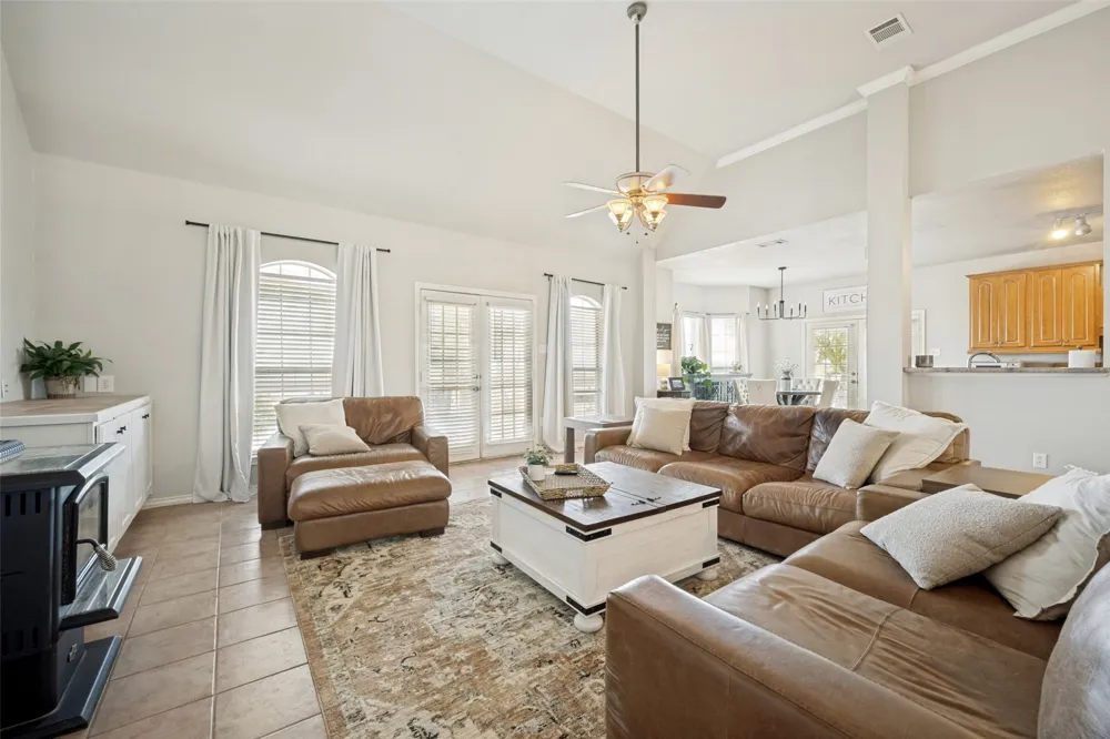 1690 Lawlis Lane Sanger, TX 76266