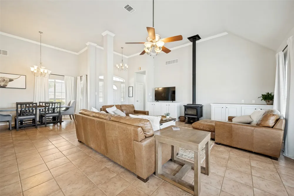 1690 Lawlis Lane Sanger, TX 76266