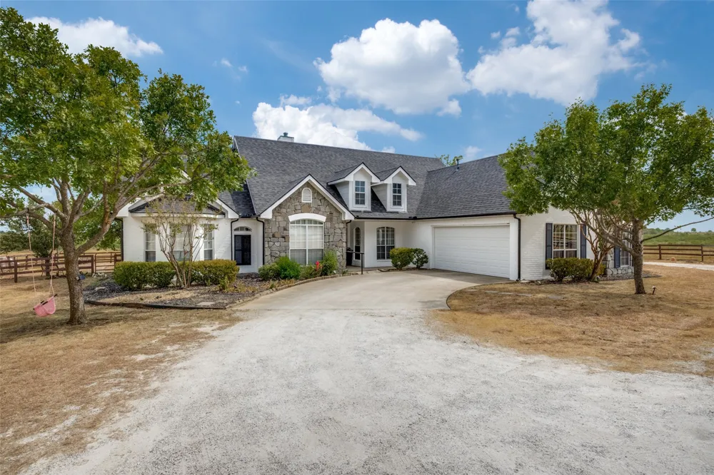 1690 Lawlis Lane Sanger, TX 76266