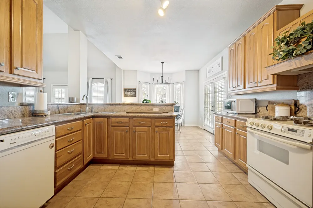 1690 Lawlis Lane Sanger, TX 76266