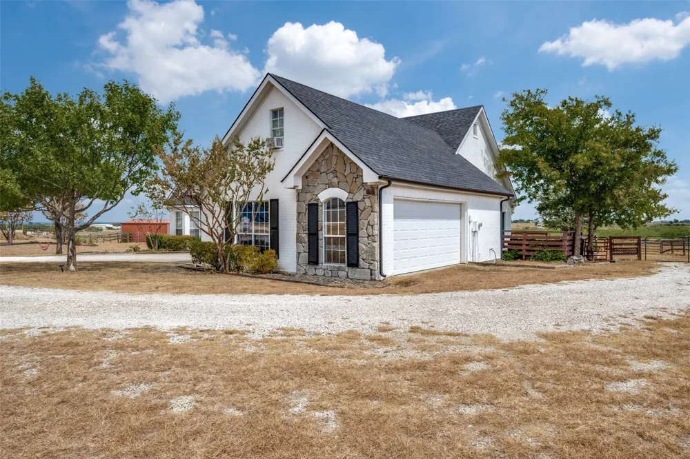 1690 Lawlis Lane Sanger, TX 76266