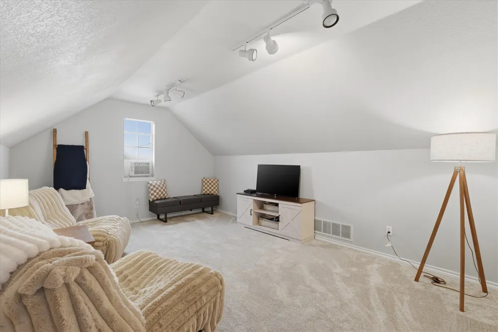 1690 Lawlis Lane Sanger, TX 76266