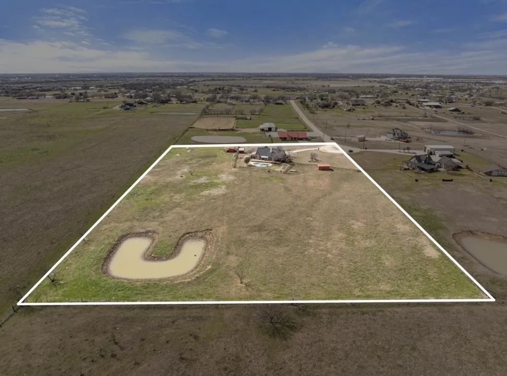 1690 Lawlis Lane Sanger, TX 76266
