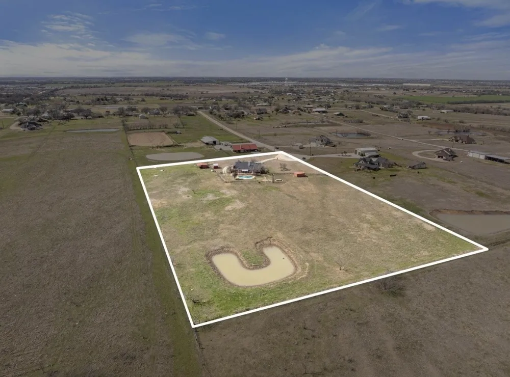 1690 Lawlis Lane Sanger, TX 76266