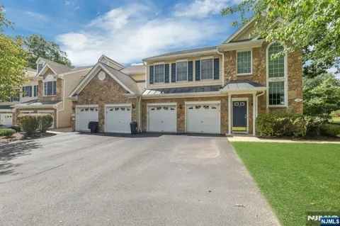 11 Pine Lake Terrace