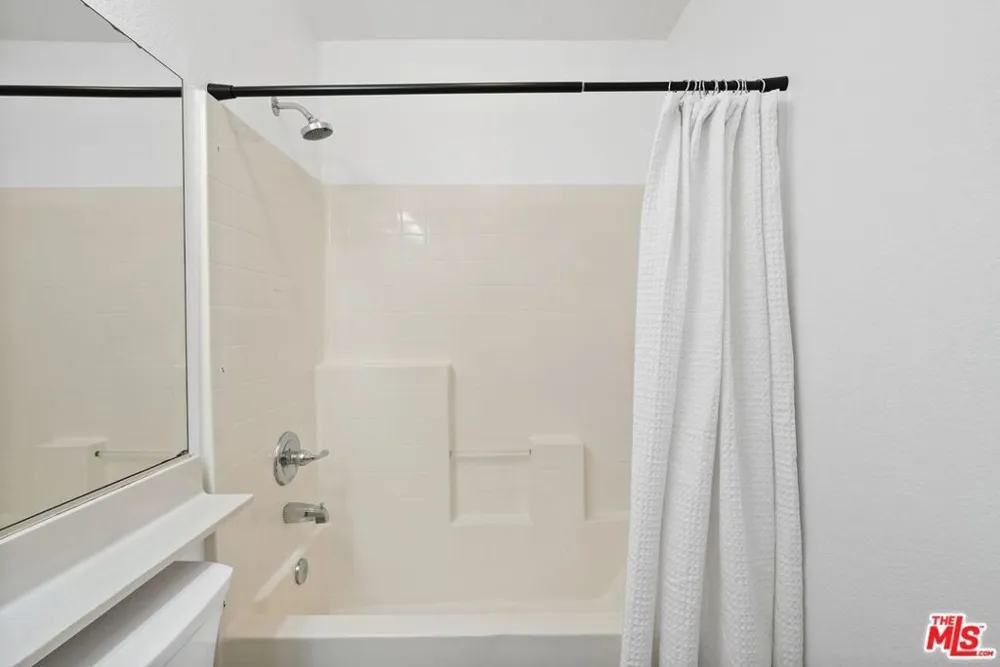 3843 Vitrina Lane Palmdale, CA 93551