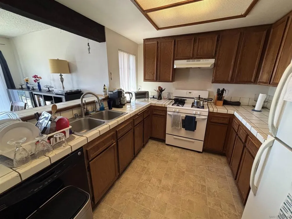 6966 Camino Revueltos San Diego, CA 92111
