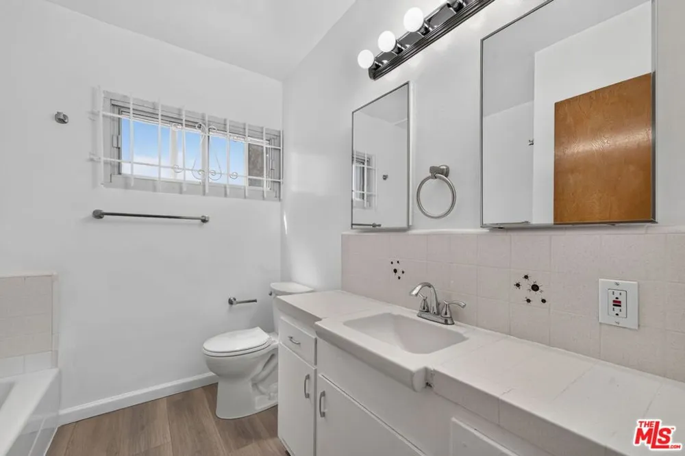 324 E Tamarack Avenue Inglewood, CA 90301