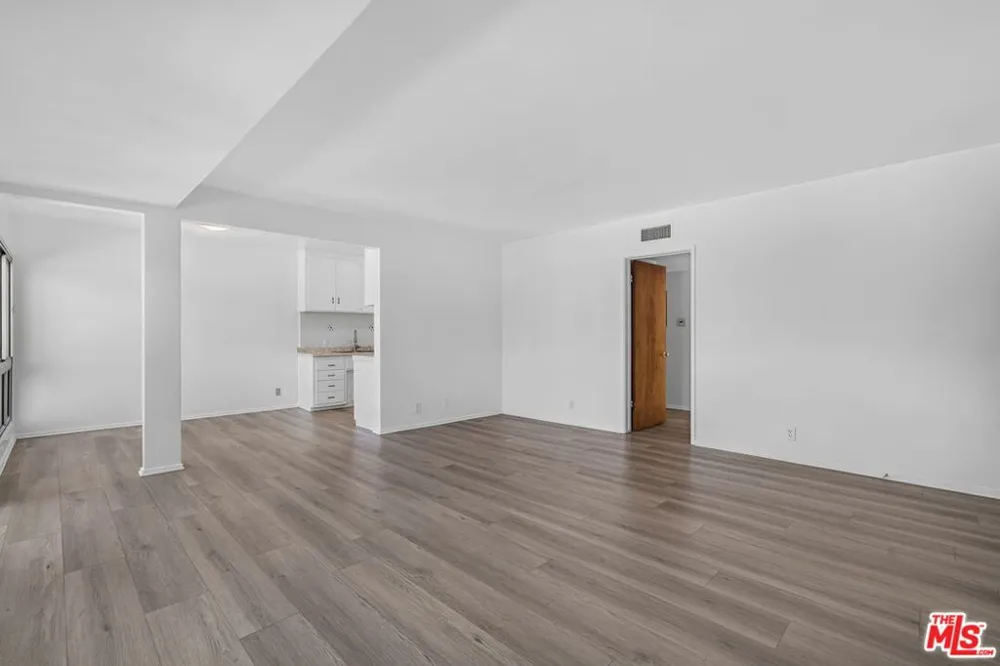 324 E Tamarack Avenue Inglewood, CA 90301