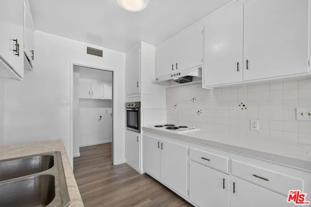 324 E Tamarack Avenue Inglewood, CA 90301