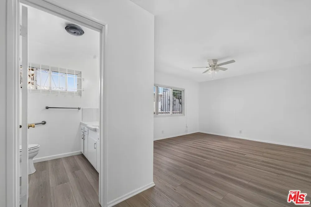 324 E Tamarack Avenue Inglewood, CA 90301