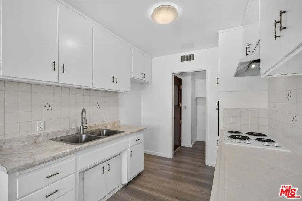 324 E Tamarack Avenue Inglewood, CA 90301