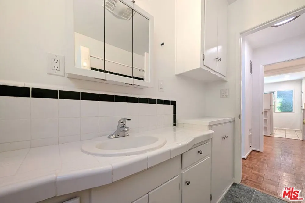 1037 11th Street #2 Santa Monica, CA 90403