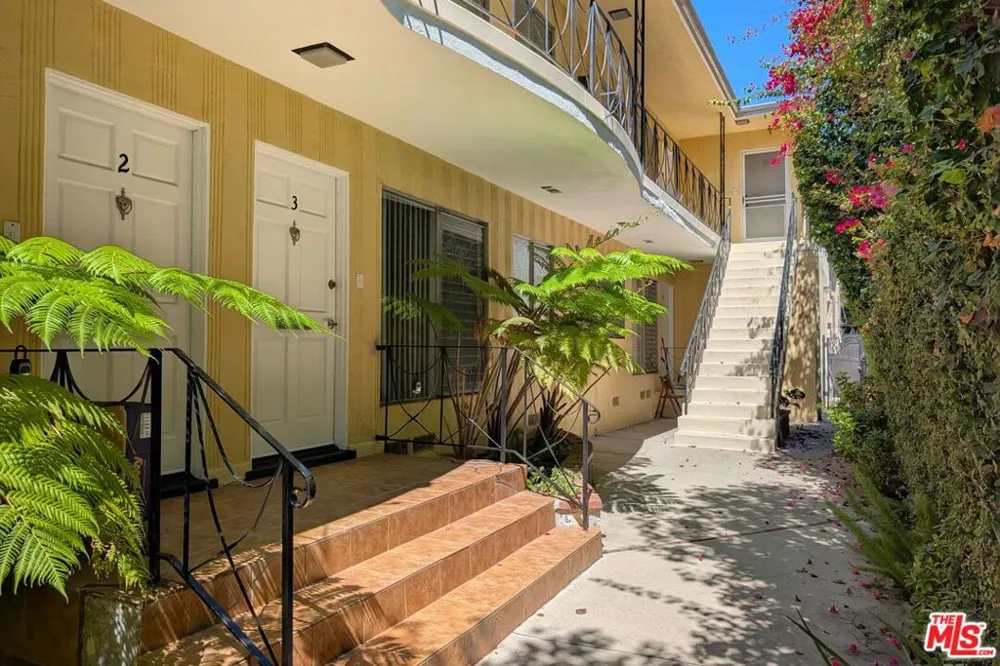 1037 11th Street #2 Santa Monica, CA 90403
