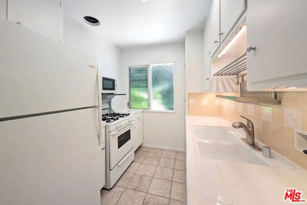 1037 11th Street #2 Santa Monica, CA 90403