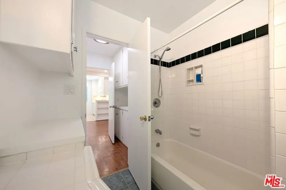 1037 11th Street #2 Santa Monica, CA 90403