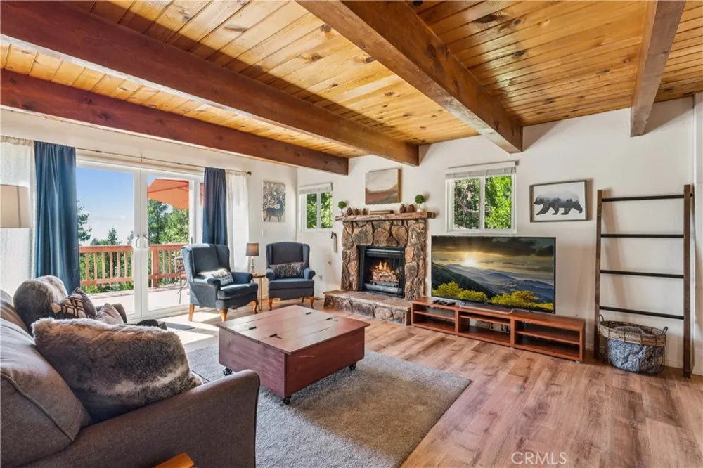 2409 Spring Oak Running Springs, CA 92382