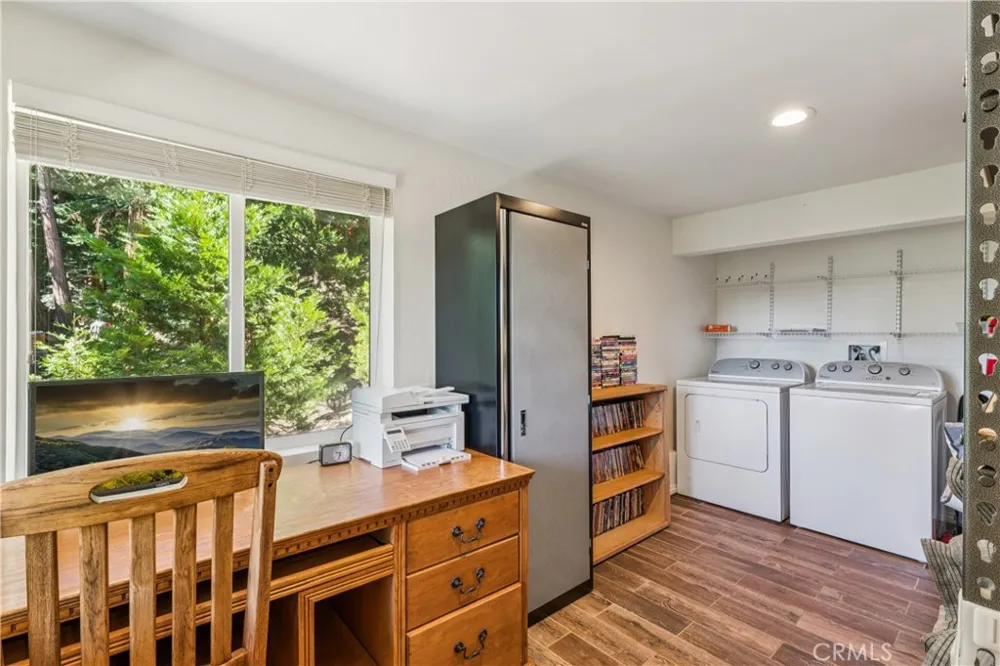 2409 Spring Oak Running Springs, CA 92382