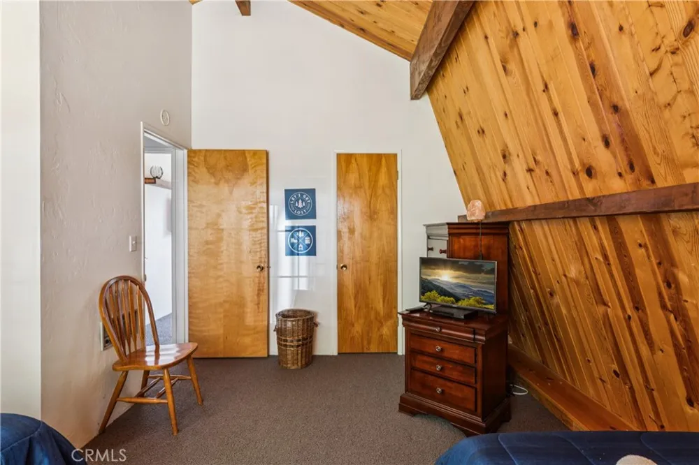 2409 Spring Oak Running Springs, CA 92382