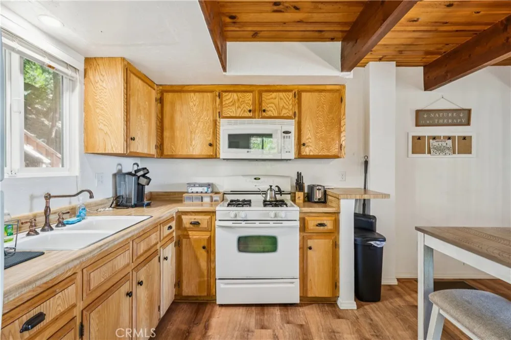 2409 Spring Oak Running Springs, CA 92382