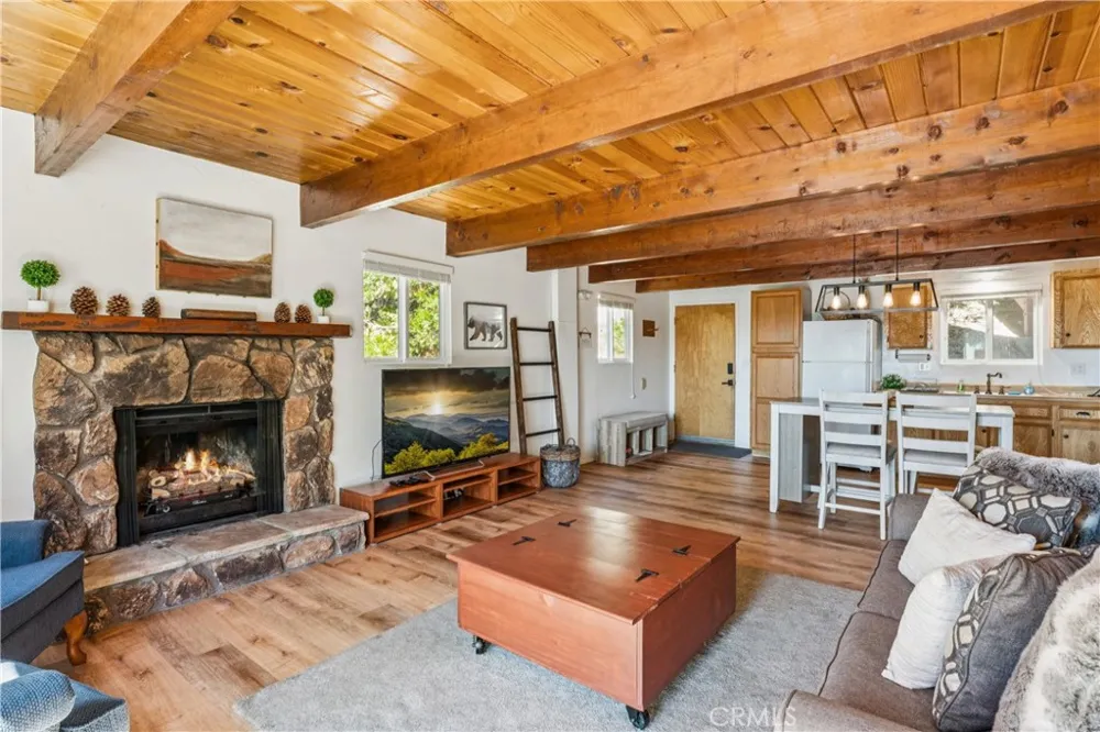 2409 Spring Oak Running Springs, CA 92382