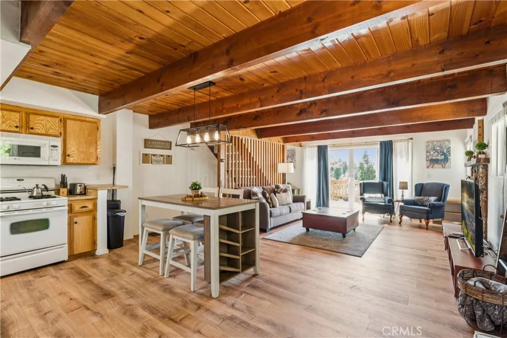 2409 Spring Oak Running Springs, CA 92382