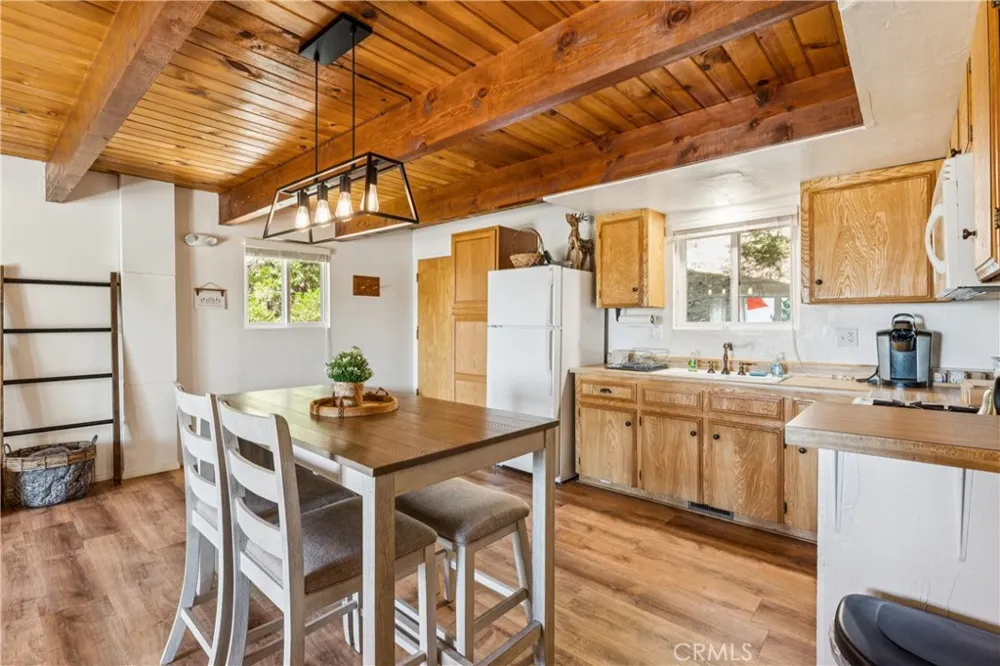 2409 Spring Oak Running Springs, CA 92382