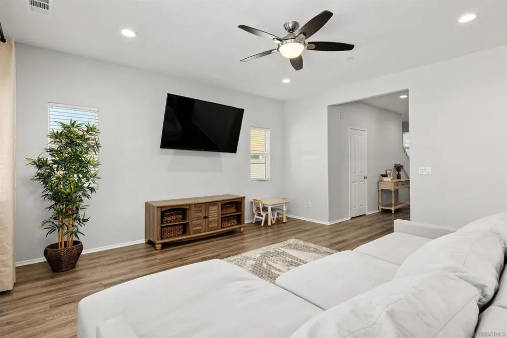 35769 Asturian Way Fallbrook, CA 92028