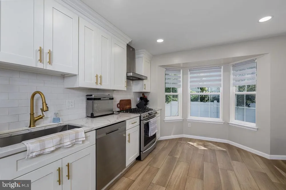 1010 MARINER Manahawkin, NJ 08050