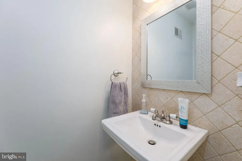 1010 MARINER Manahawkin, NJ 08050