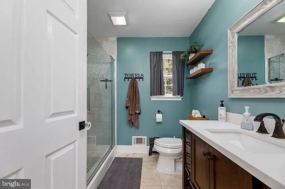 1010 MARINER Manahawkin, NJ 08050