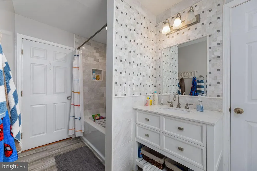 1010 MARINER Manahawkin, NJ 08050