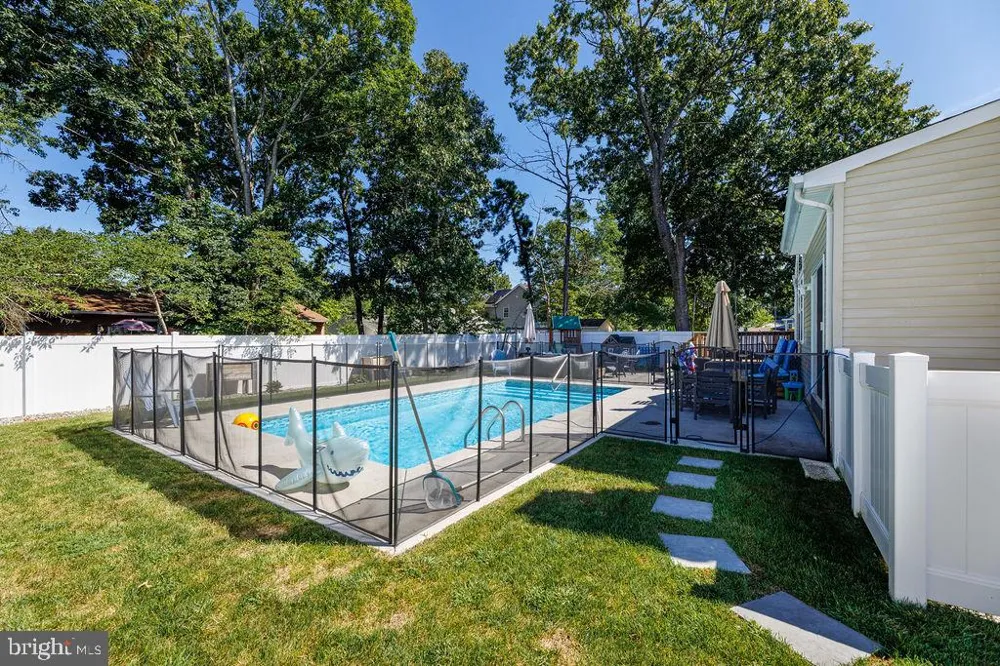 1010 MARINER Manahawkin, NJ 08050