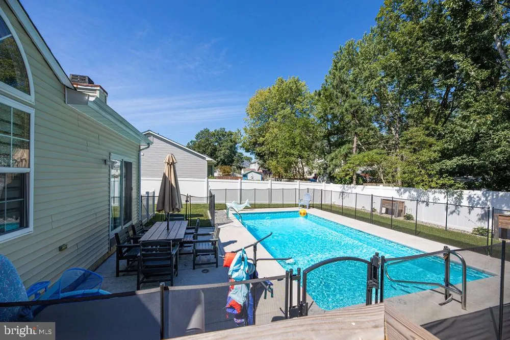 1010 MARINER Manahawkin, NJ 08050