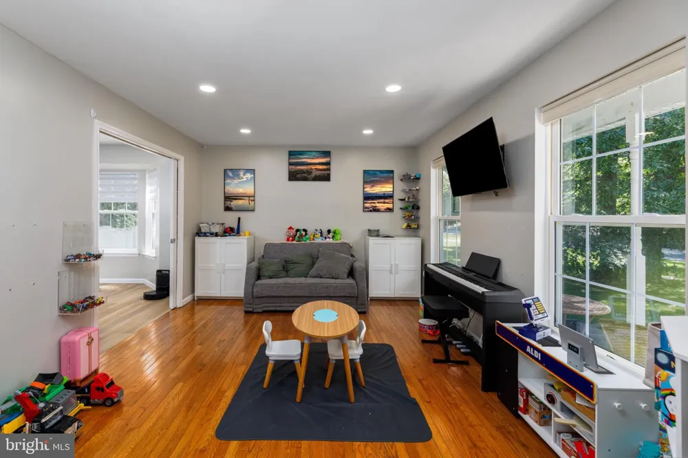 1010 MARINER Manahawkin, NJ 08050