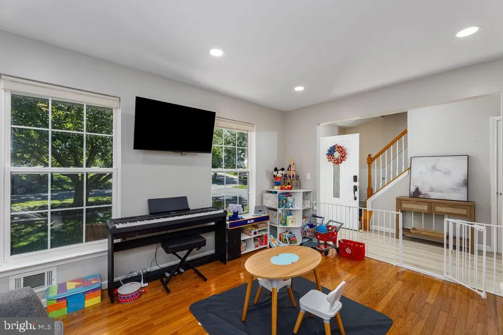 1010 MARINER Manahawkin, NJ 08050