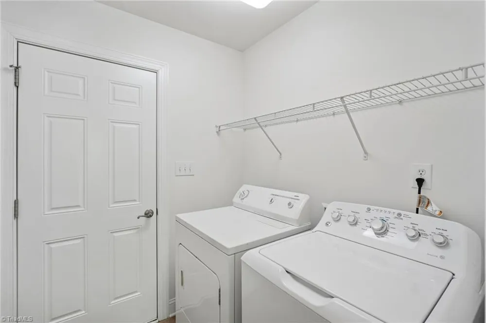 1660 Finwick Drive Pfafftown, NC 27040